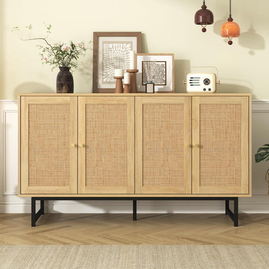 Buffet marron en rotin avec quatre portes
